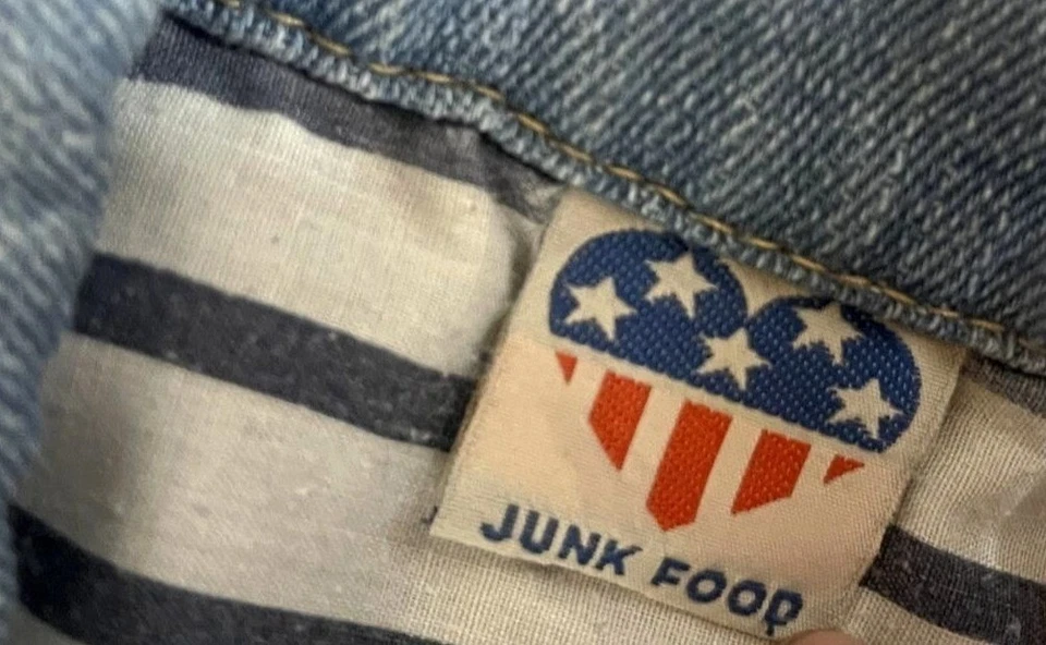 Chaleco de mezclilla con parches JUNK FOOD para niños talla 4 Foto 4 de 4