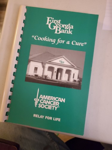 First Georgia Bank Brunswick GA. 2000 Cookbook - 第 1/1 張圖片