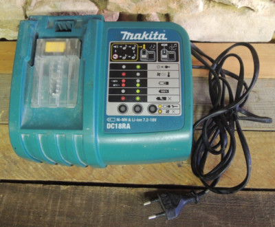 Chargeur Filaire Makita DC10WA-DC - Pour Batteries 10WA - En Très Bon état (occasion)