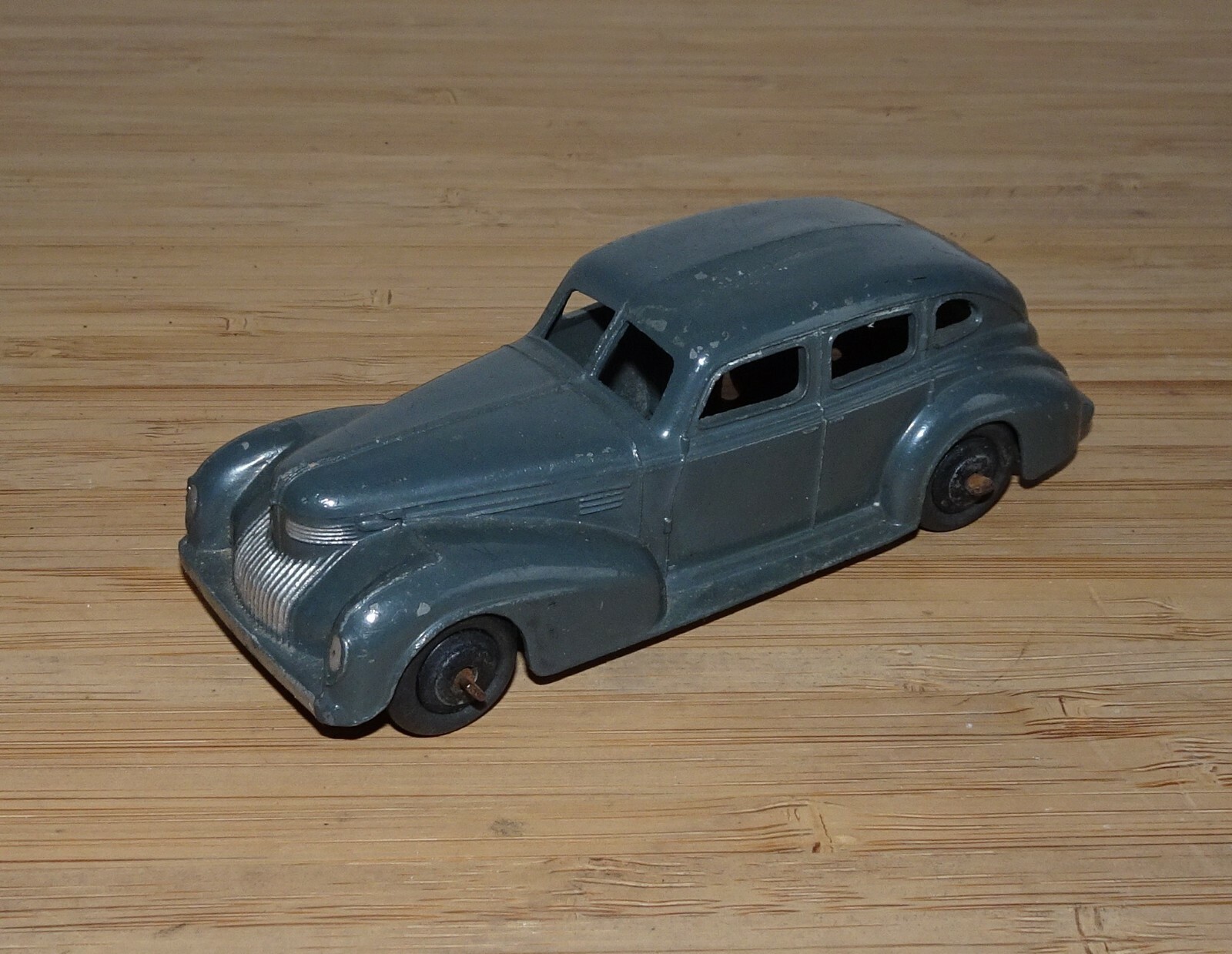 Dinky Toys Chrysler Royale Saloon 39E – Voiture Miniature 1/43 Vintage Repeinte – Noir