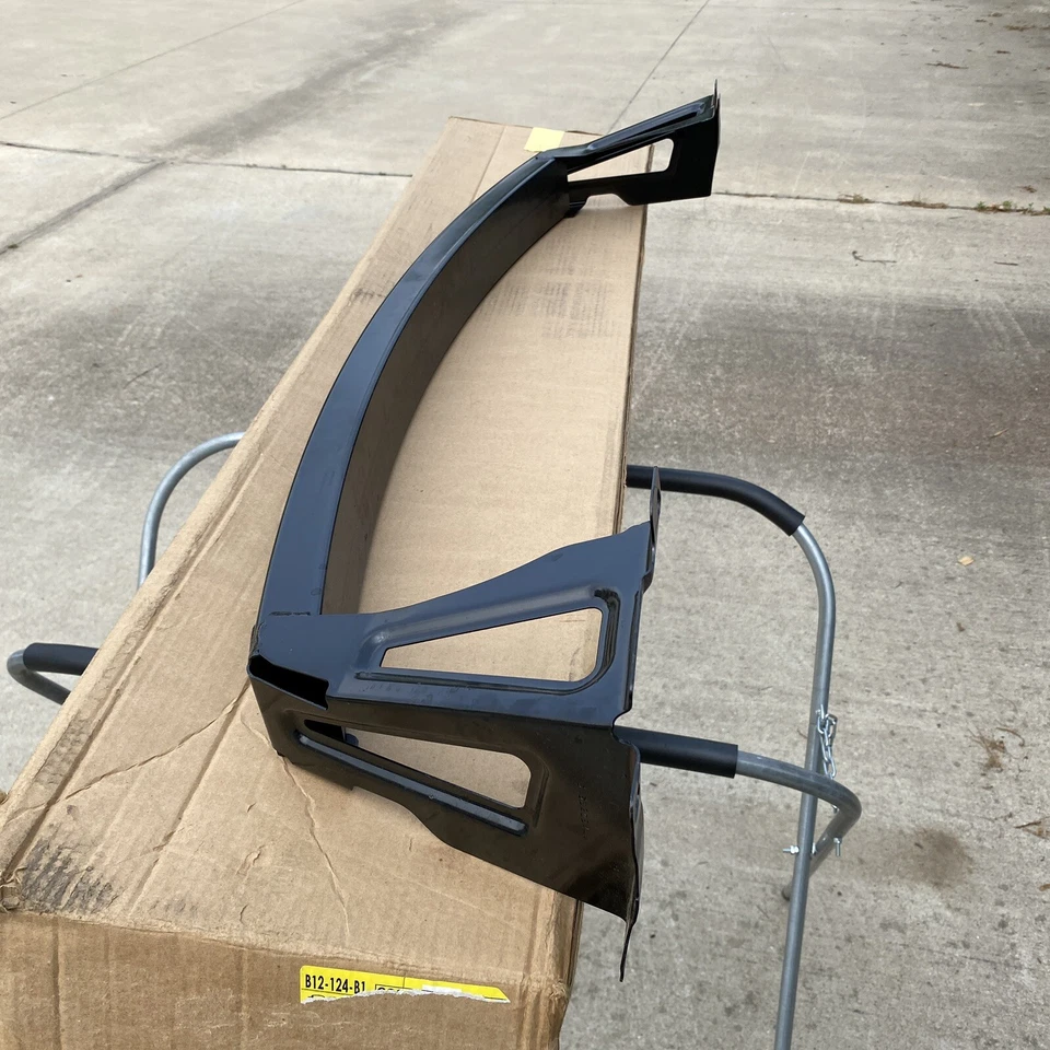 Оригинальный нижний бампер GM 10-16 Cadillac SRX 20810856 из старых запасов - Изображение 2 из 4