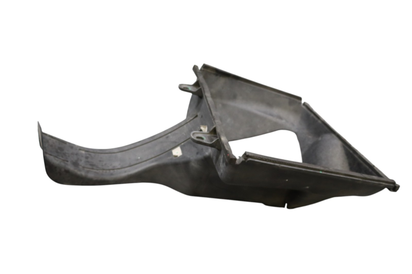 Maserati Ghibli 2014-2019 Front Left Shroud duct P/N 670004140