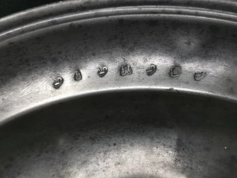 Ancien Plat en étain AMIENS , XVIIIème . collection . voir poinçons - Photo 3/4