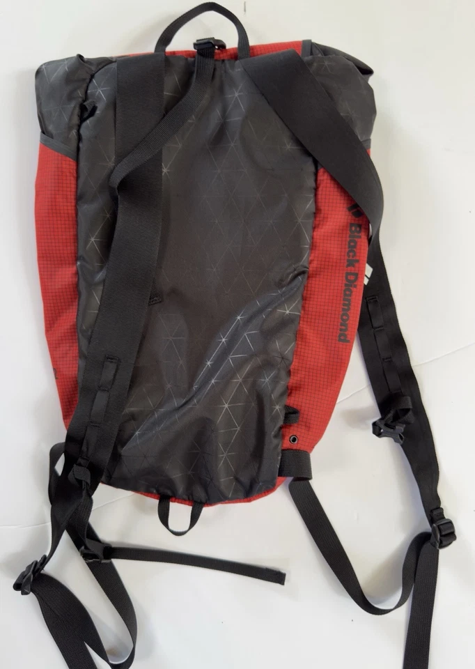 Mochila Trail Blitz Diamond Negra - Paquete de Senderismo Pequeño Ligero 12L (Rojo) Foto 3 de 4