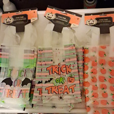 Halloween Party Bags, Plastic Pumpkin Multicolor Trick or Treat 6pc 5.19x8.70