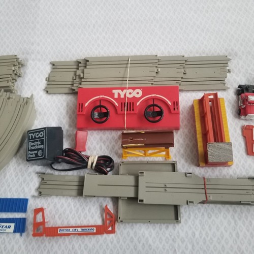Tyco Electric Trucking Interstate - Delivery Dump Truck Racetrack Set - Picture 4 of 15