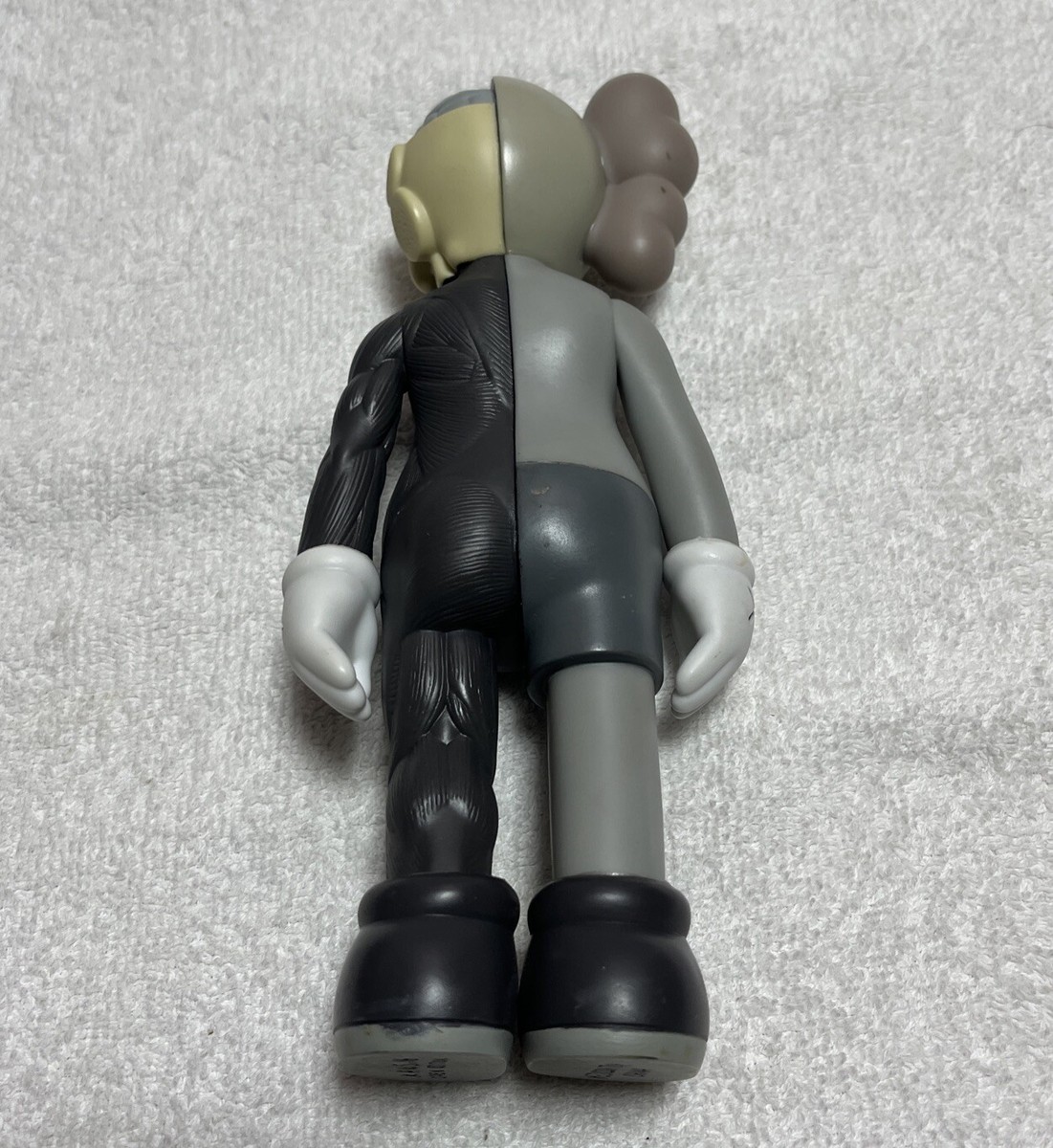 MEDICOM TOY - 【本日限定クーポンで9000円】KAWS COMPANION (FLAYED) KAWS Companion Flayed Open Edition Vinyl Figure MoMA (GREY