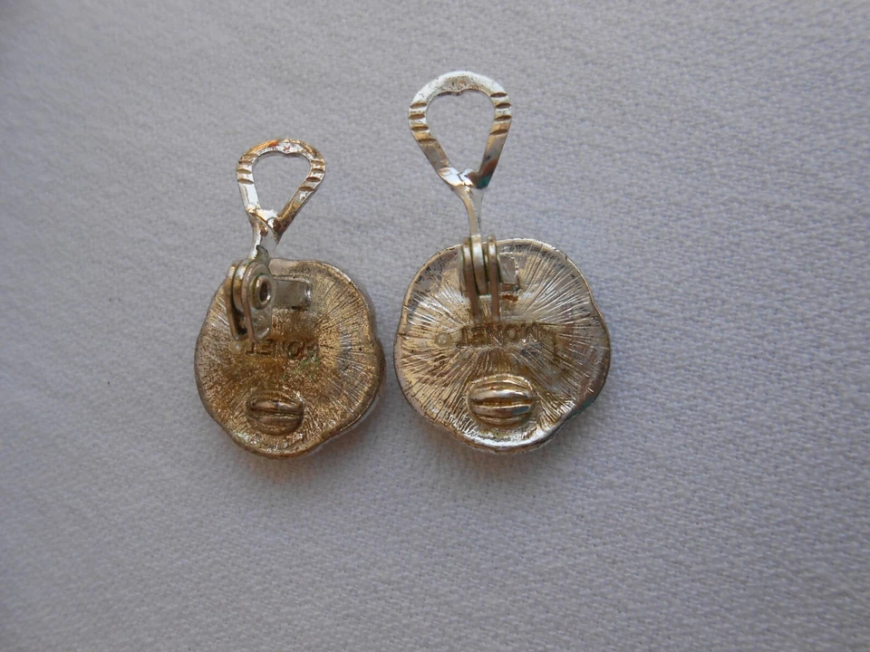 ORECCHINI MONET COLORE ARGENTO STRASS FIORE IN LUCITE CLIP A PRESSIONE - Immagine 4 di 4