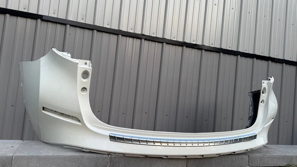 ‼️ NO SHIPPING ‼️ WHITE PERL NISSAN MURANO REAR BUMPER 2015 - 2024 - Image 3 of 3