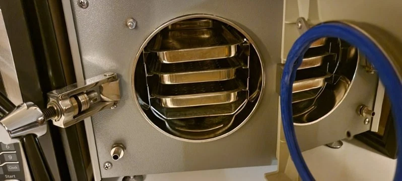 Autoclave esterilizador de vapor Tuttnauer ValueKlave Foto 2 de 2