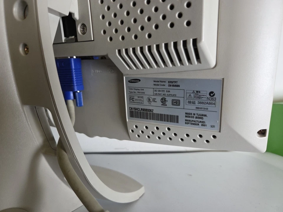 RARE Samsung SyncMaster 570V 15” LCD VGA Computer Monitor Retro Gaming VHTF - Image 4 of 4