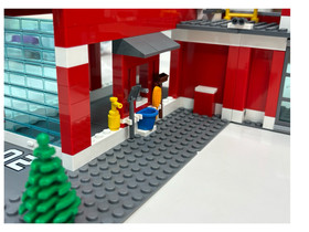 Lego 2007 City Fire Station 7945 Complete Building Set w/ Box & 2 Manuals