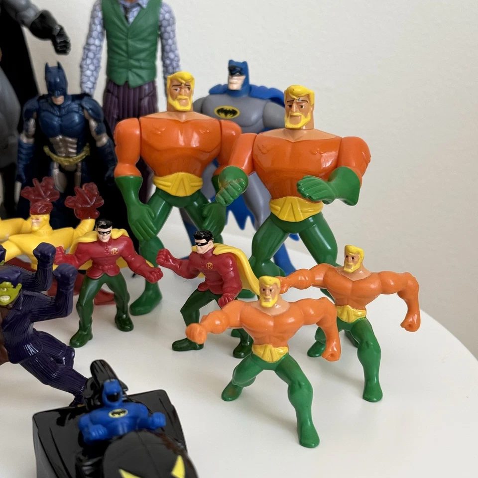 Lote de 35 figuras de acción de DC Comics - Batman, Joker, Robin, Aquaman años 00-10 Foto 4 de 4