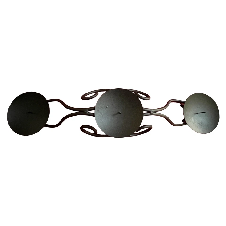 Candelabro triple Southern Living at Home Red Mountain Iron 18" negro Foto 3 de 4