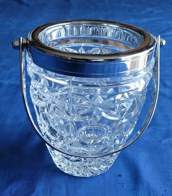 Seau à glaçons en cristal taillé avec anse en inox. - Photo 1/4