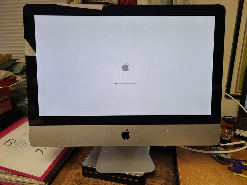 Apple iMac A1311 21.5" Desktop Powers Up No Keyboard or Mouse