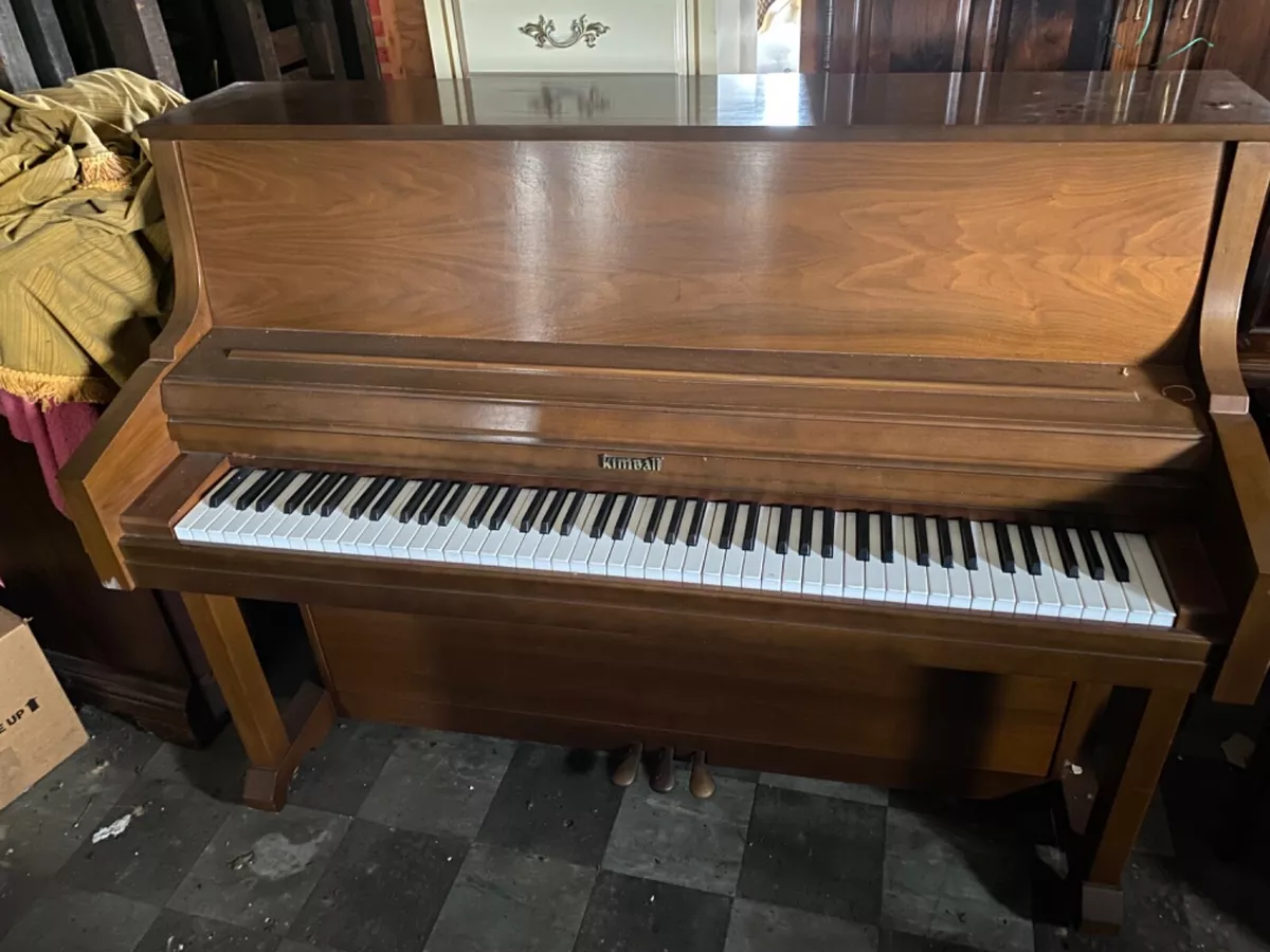 This item is a used Kimball School Upright Piano that is ideal for the home