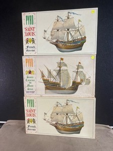 Lot of 3 Model Kits PYRO  SAINT LOUIS Santa Catarina and SAINT LOUIS French Man-