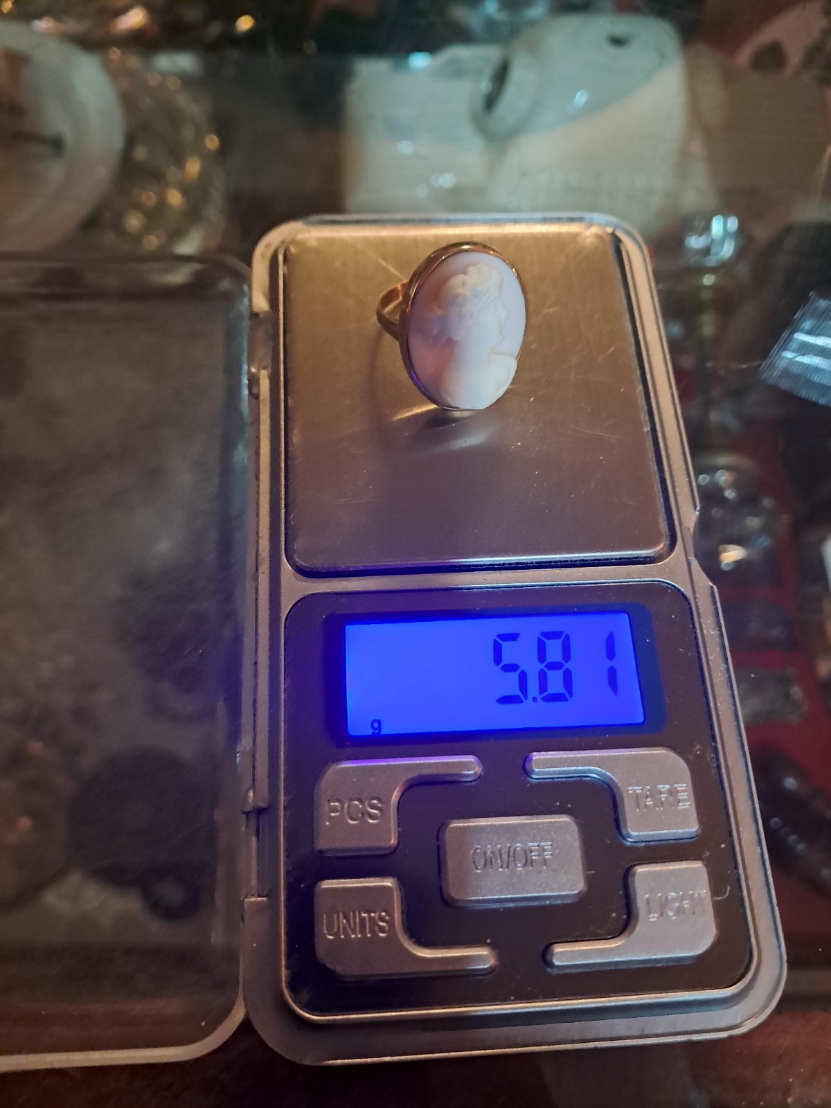 “Vintage Shell Cameo Ring – 5.81g – Appears to Be Gold (Unmarked) – Hand-Carved”