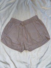 H&M Stoff Shorts hellbraun Schleife, Größe 34