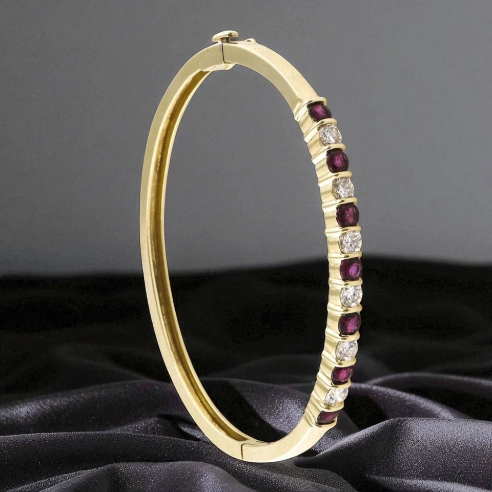 1.50 Cts F/VS1 Round Brilliant Cut Diamonds Ruby Bangle Bracelet 14K Yellow Gold - Image 2 of 4