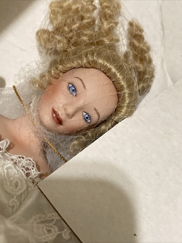 Ashton-Drake Galleries The Garden of Prayer Bride Thomas Kinkade Garden Doll-New - Picture 8 of 14