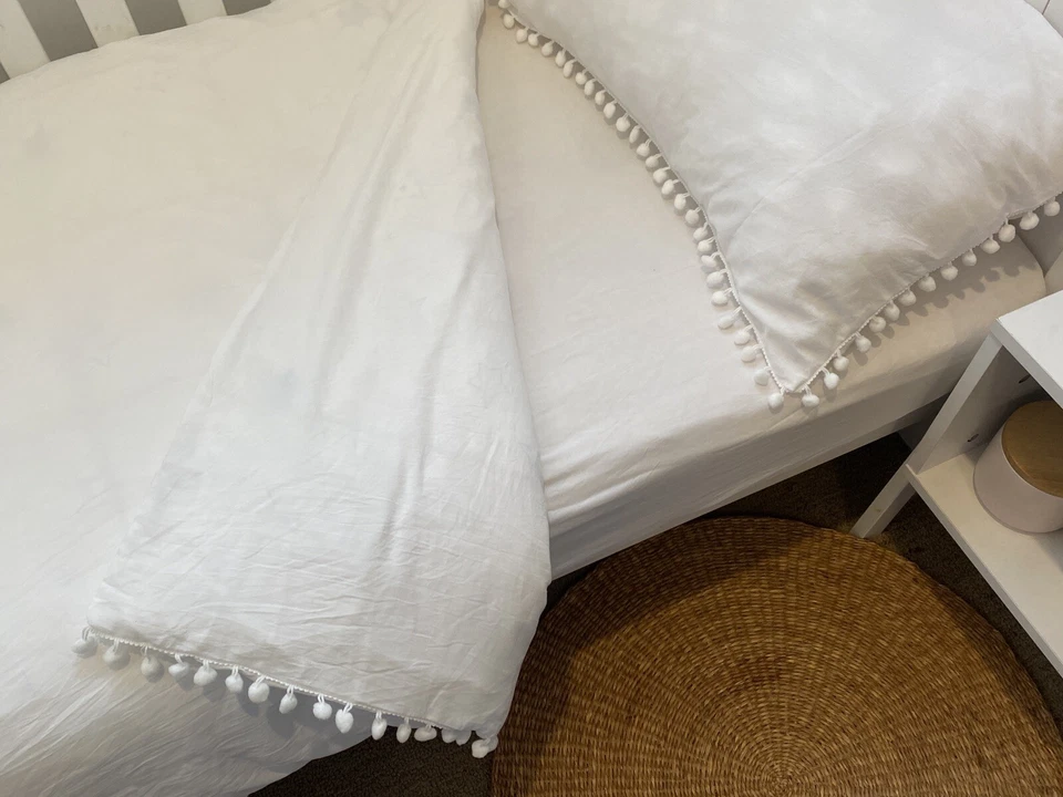 Conjunto de capa de edredom para cama infantil branco aparência lavada Pom Pom Design conjunto APENAS 3 RESTANTES - Imagem 3 de 4