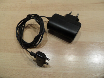  Adapter Netzgerät Netzteil Adaptor Sony Ericsson Charger EP300 5,0V - 550mA  