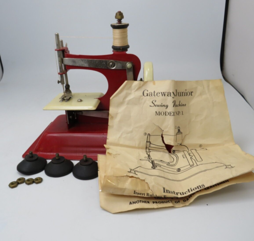 Gateway Engineering Co Junior Model NP-1 Childs Toy Red Sewing Machine In Box - Picture 1 of 12