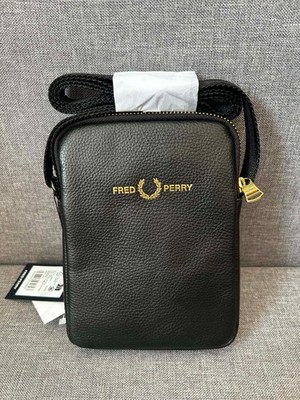 FRED PERRY SEITENTASCHE GEWALKT LEDER SCHWARZ L8289 102 NEU MIT ETIKETT