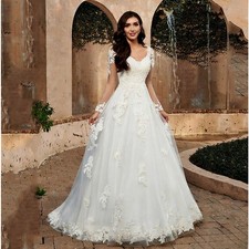 Elegant Wedding Dresses Long Sleeves Backless Lace Applique A-Line Bridal Gowns