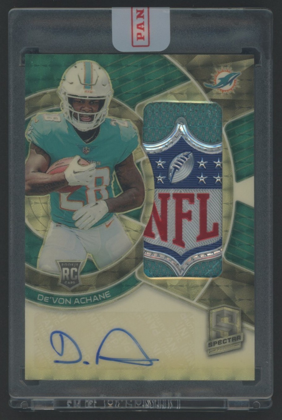 De'Von Achane Panini Spectra Radiant Rookie Patch Signatures #RADDAC NFL Shield Laundry Tag Gold 1/1