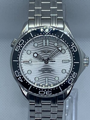 Men's 41MM Silver Wave Dial Watch with Seiko NH35 Automatic Movement