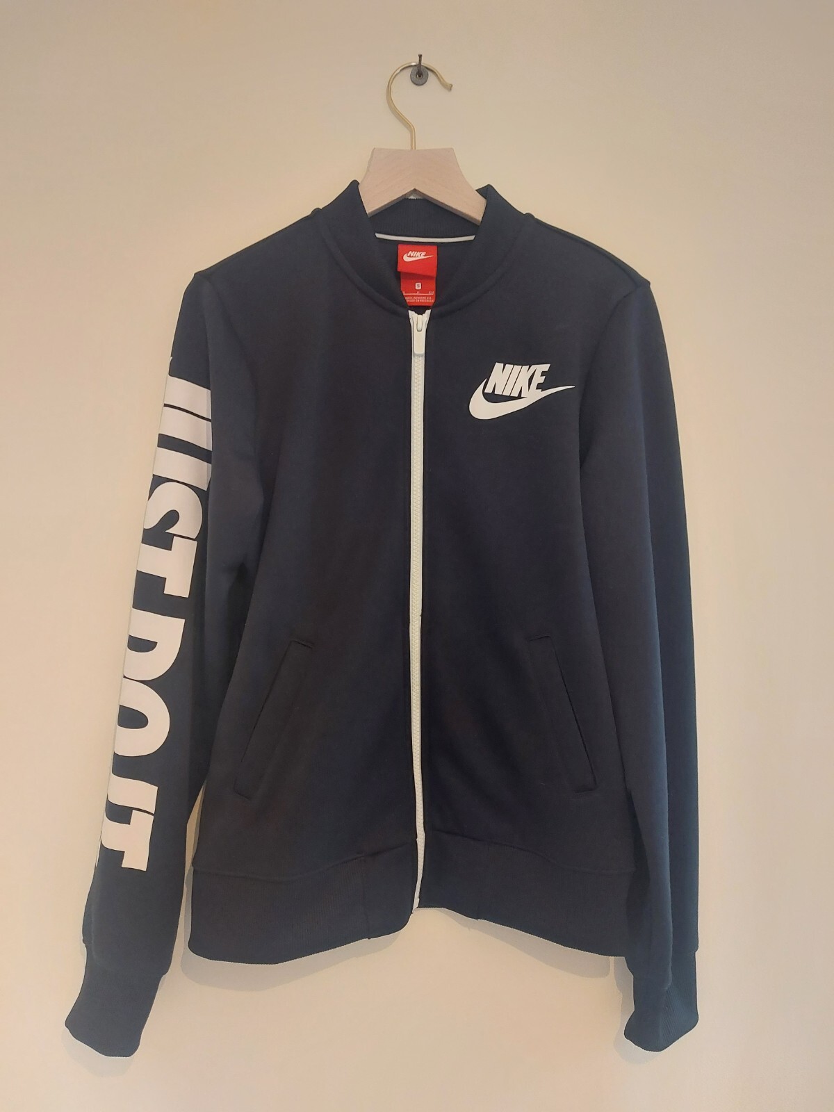 SACAI X NIKE Nike. Tabella rossa. Giacca da pista. Unisex. Taglia S. Just Do It