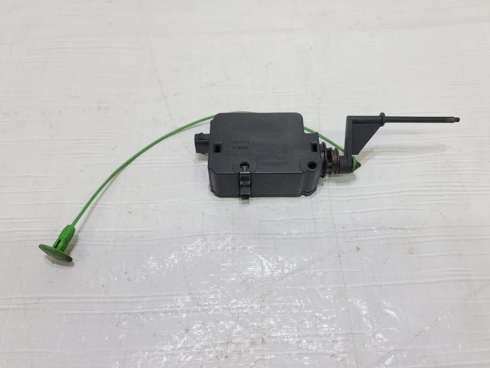 2002-2003 BMW 745Li Fuel Gas Filler Tank Door Actuator Motor OEM 67-11-8-381-522 Foto 3 de 4