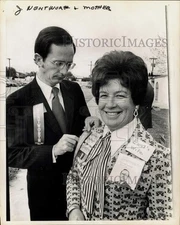 Press Photo Political Candidate Jeff Wentworth and his Mother - sab10727