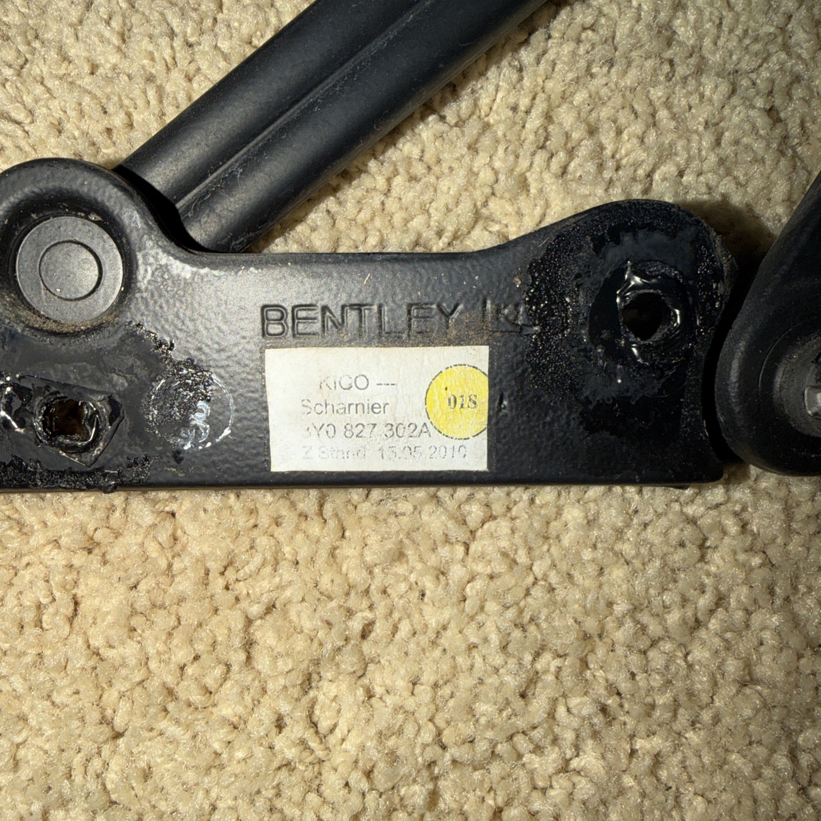 2011-2019 Bentley Mulsanne Rear Trunk Lid Hinge 3Y0827302A