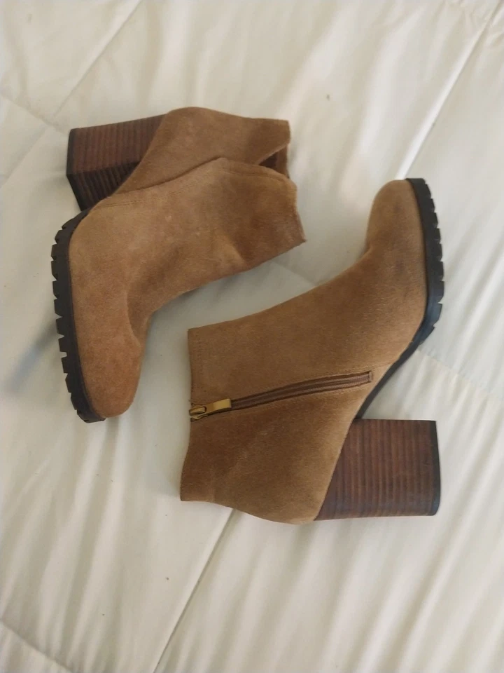 Botines al tobillo FRANCO SARTO Elmont de gamuza camel con tacón 8,5 cremallera lateral Foto 3 de 4