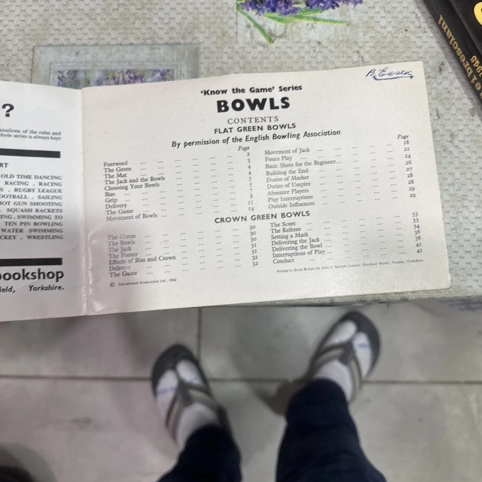 Know The Game BOWLS FLAT AND GREEN Illus. Book 1955 - Image 3 of 4