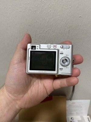 Casio EXILIM ZOOM EX-Z40 4.0MP Digital Camera - Silver (EXZ40S