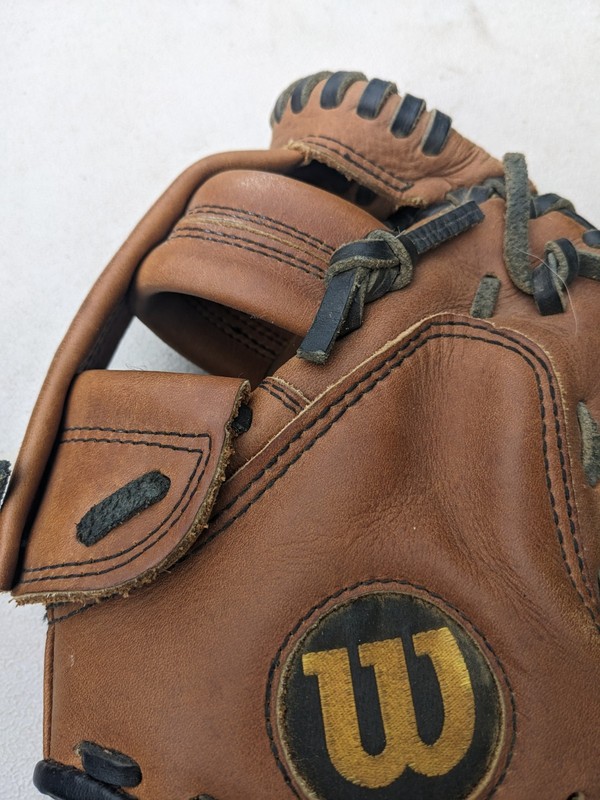 Wilson A500 CMFP 31” Fastpitch Softball Catcher’s Glove Mitt Ecco Leather RHT