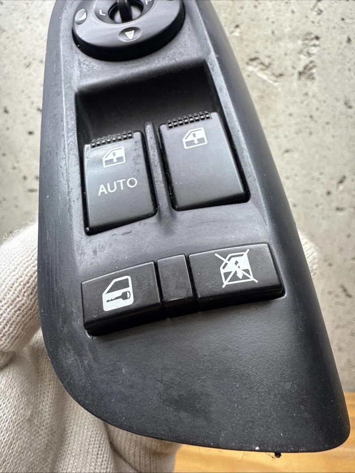 2006-2008 Hyundai Tiburon Driver's Master Power Window Switch Assembly W/Plugs - Image 2 of 4