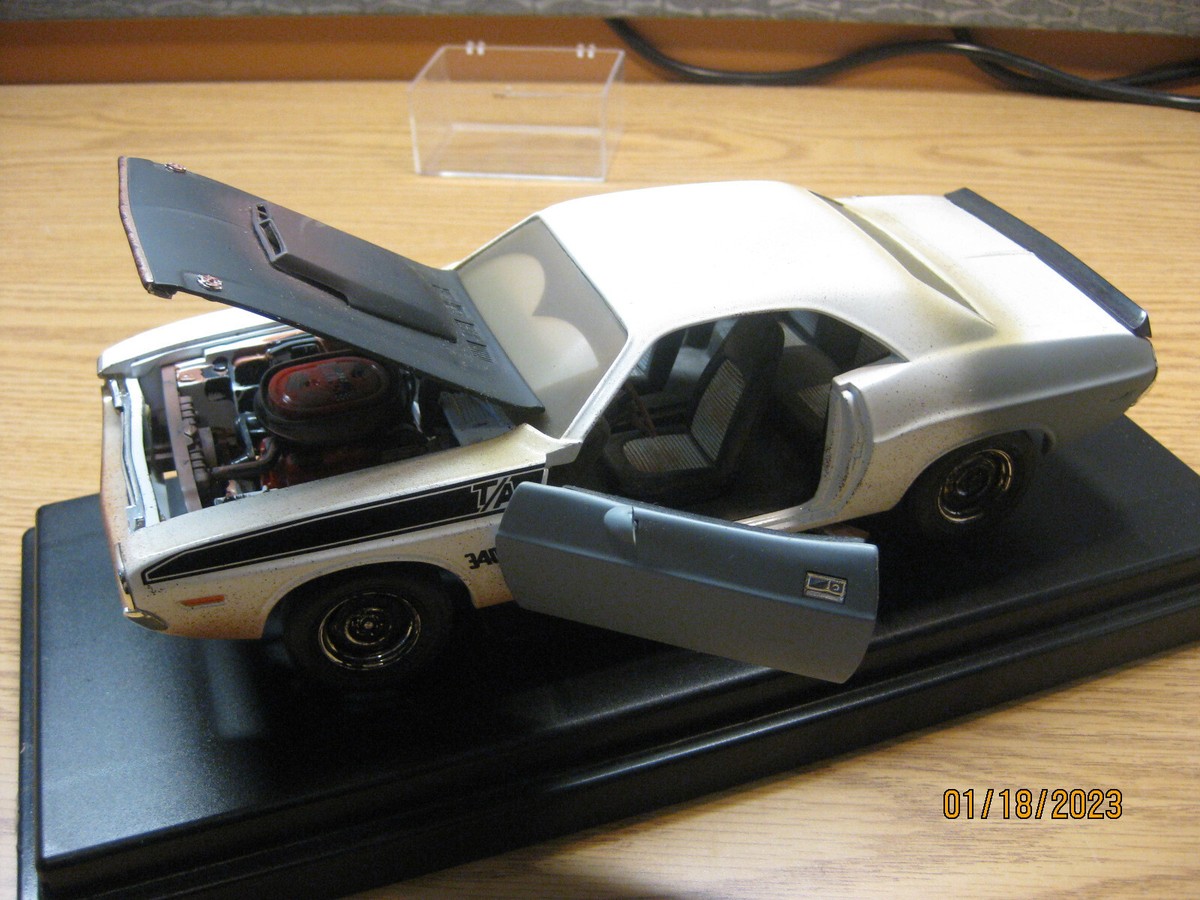 1/18 1970 DODGE CHALLENGER T/A ERTL AMERICAN MUSCLE #36683 / 32993