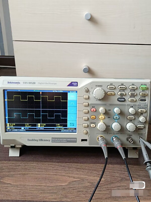 1pcs Tektronix TBS1052B Digital Oscilloscope 50mhz 1gs/s 1pcs Tektronix TBS1052B Digital Oscilloscope 50mhz 1gs/s