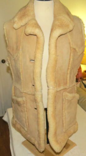 Collared Sheepskin Trader Vest Great Buy for Someone Handy with a Needle Size 12 - 第 1/10 張圖片