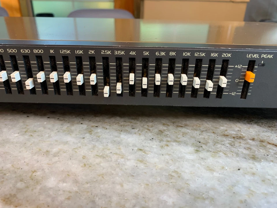 Vintage 1984 1/3 Octave EQ Equalizer MADE IN JAPAN 6.35 mm TRS/TS Input / Output - Image 3 of 4