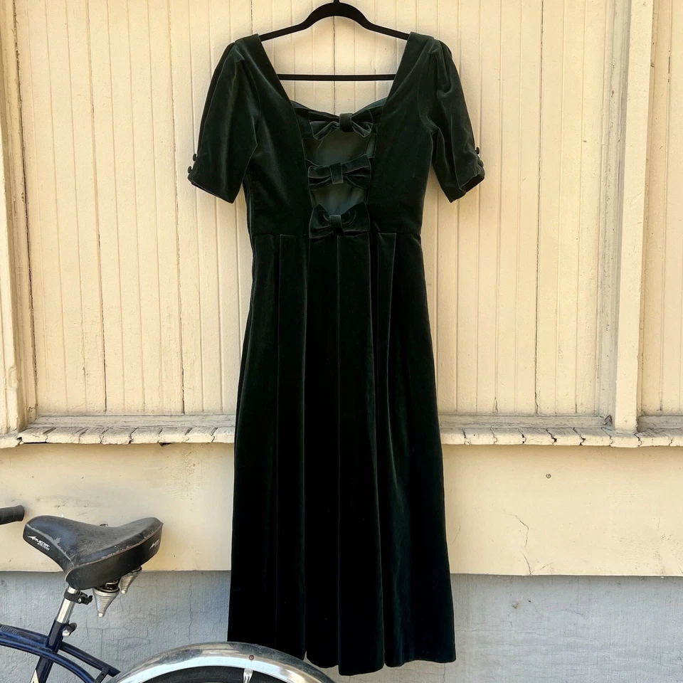Lindo Vestido Vintage Laura Ashley Anos 90 Veludo Esmeralda com Laço - Imagem 3 de 4
