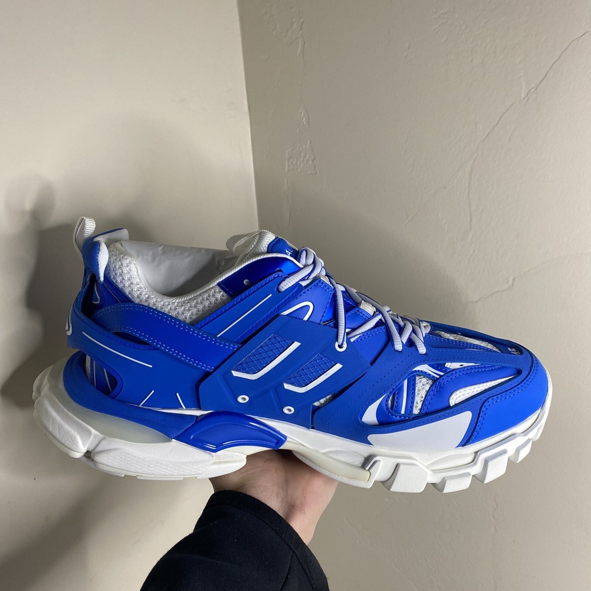 BALENCIAGA LED トレイルスニーカー Balenciaga LED LIght Track Trainer Release Info | Hypebeast