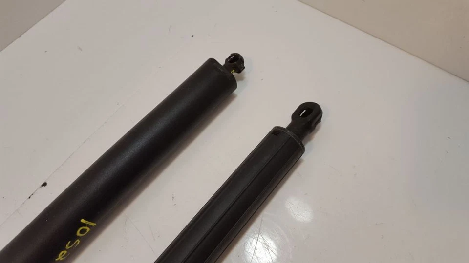 Hatchback Struts Dampners 2009 10 11 Mercedes Benz ML350 ML500 - Imagem 3 de 4