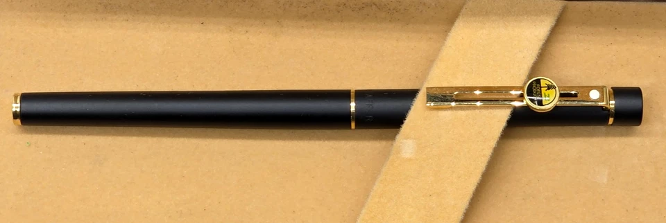 Pluma Estilográfica Burlington FP Sheaffer 1003 Targa Punto Blanco Negro Mate 14K 585 Nuevo en Caja Foto 3 de 4